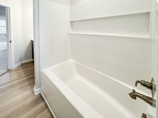 Building Photo - RENOVATED 4 BEDROOM/3 BATH IN VIRGINIA BEACH! READY FOR RENT!!