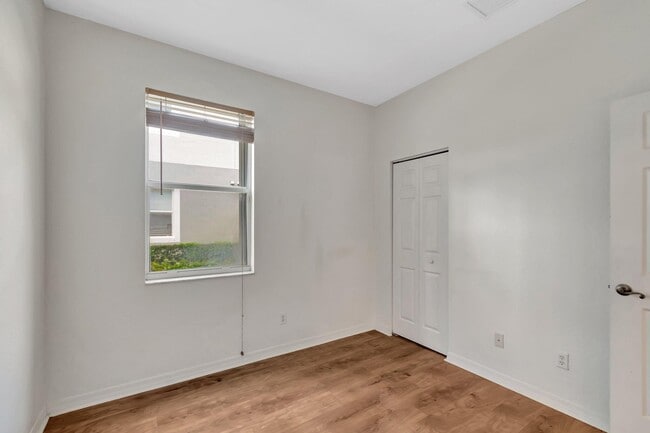 Building Photo - 3070 Grandiflora Dr