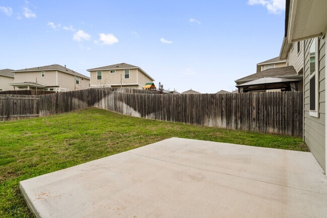 Building Photo - 341 Twisted Oaks Ln