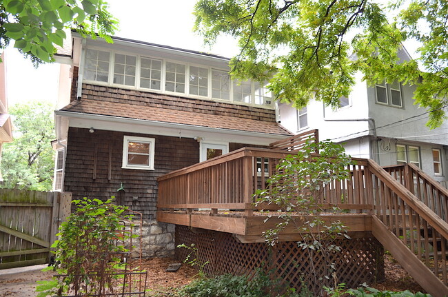 Building Photo - Historic 3 Story Home in Hyde Park Area!