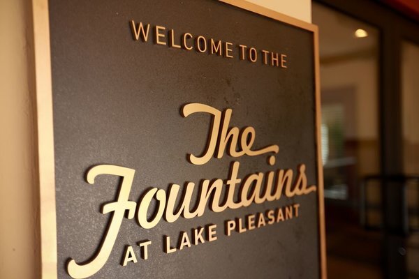 Building Photo - 7 W Mohawk Dr