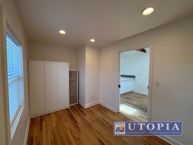 Building Photo - Charming, Sun-Filled 2BD/1BA Home on Quiet...
