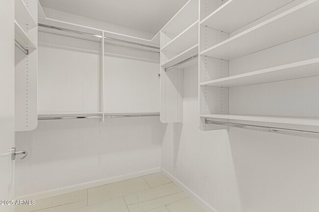 Building Photo - 7121 E Rancho Vista Dr