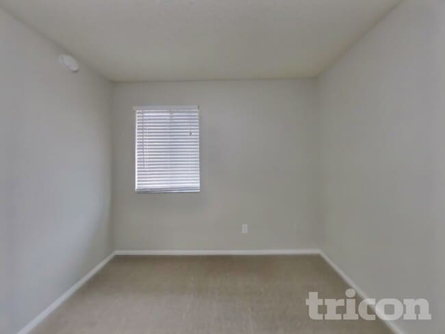 Building Photo - 4963 Beige St