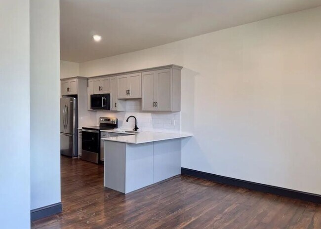 Building Photo - 709 N Duke St