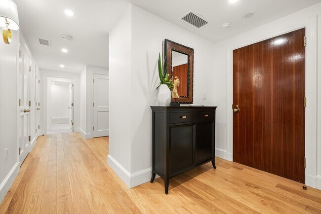 Building Photo - 130 Mt Auburn St