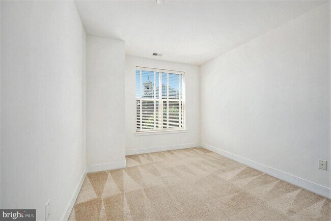 Building Photo - 600 S 24th St