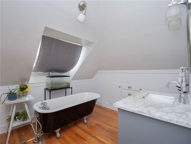 Building Photo - 3 Pell St