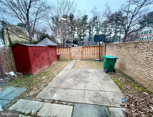 Building Photo - 11 Fenceline Dr