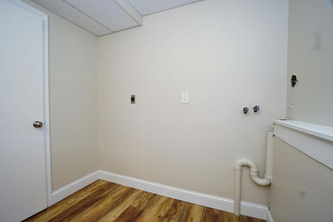 Building Photo - 42 Woodfield St