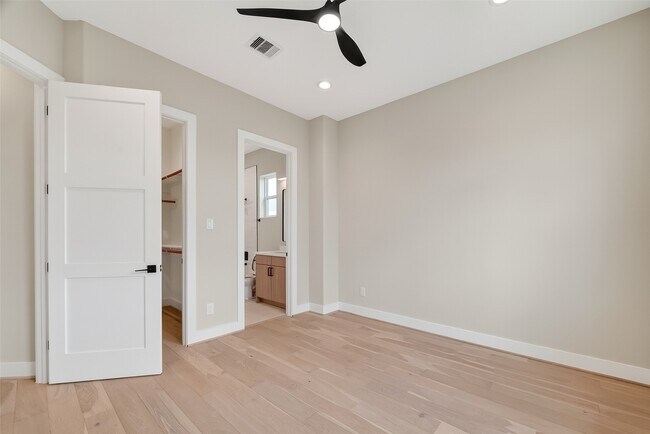 Building Photo - 2511 N MacGregor Way