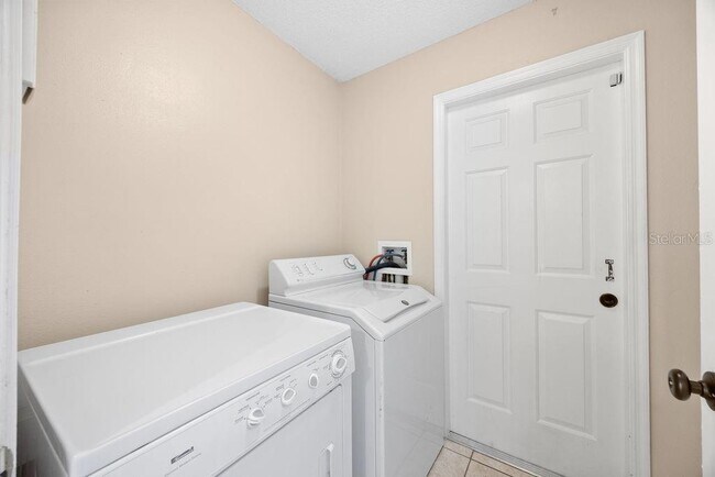 Building Photo - 4587 Eaglet Ln