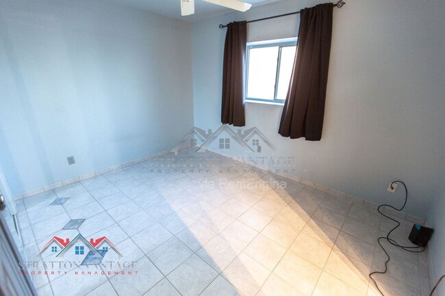 Building Photo - 1735 W Pampa Ave