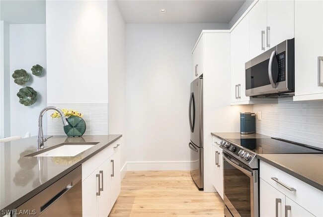 Building Photo - 101 8th St S