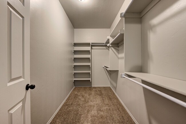 Building Photo - Charming Duplex in El Reno!