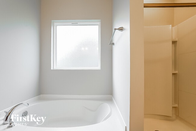 Building Photo - 357 Lola Ln