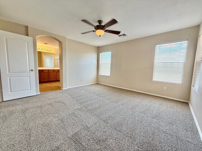 Building Photo - Golf Course Lot!