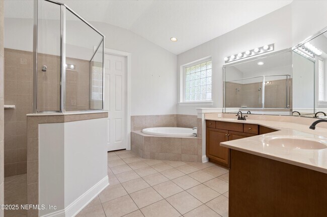 Building Photo - 713 Carthage Pl
