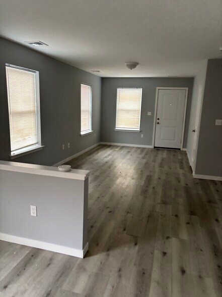 Living Room - 140 Gum St