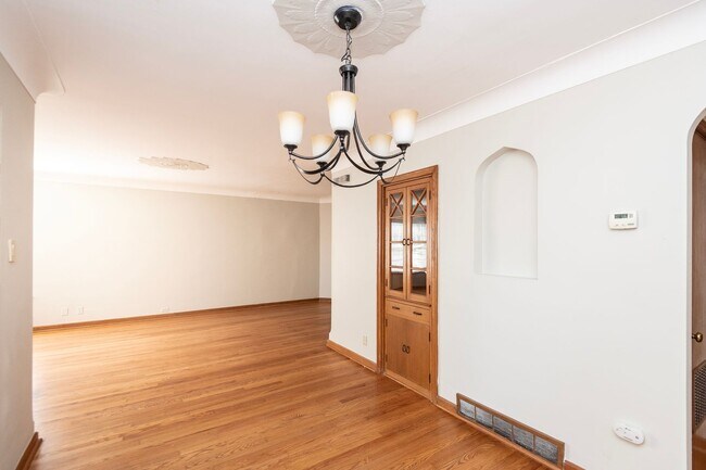 Building Photo - 89 Willmore Rd