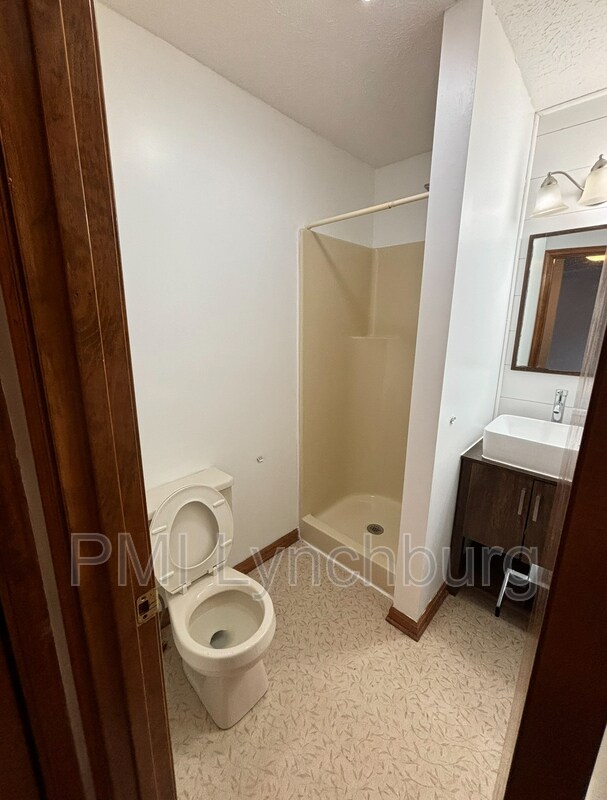 Building Photo - 107 Mountainview Dr