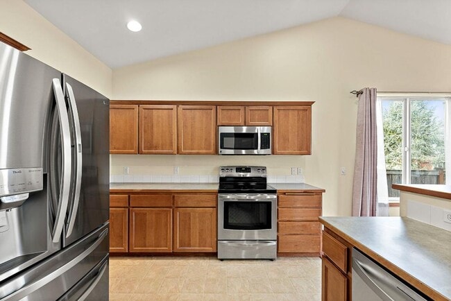 Building Photo - Beautiful Single-Story Olympia Home with Dog Wash, Garden Beds & Thoughtful Layout