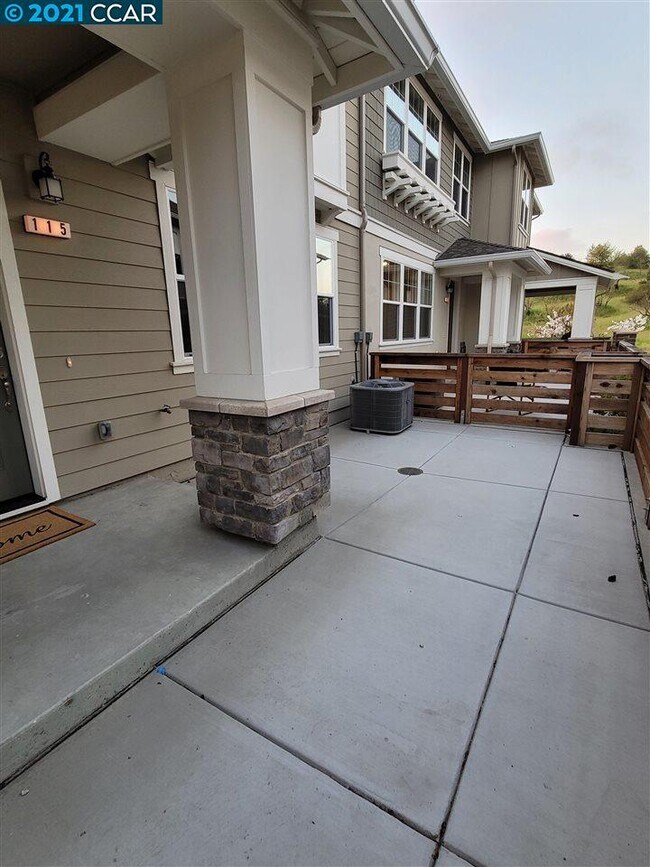 Building Photo - 115 Wallace Cir