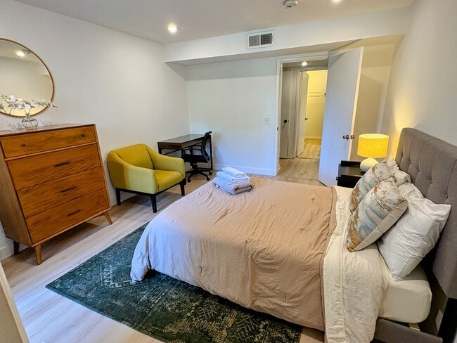 Building Photo - 850 State St