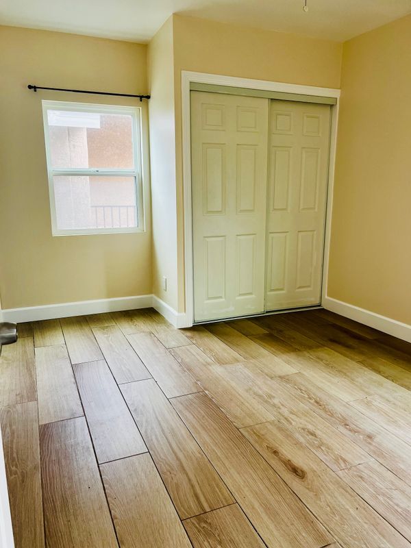 Building Photo - 1309 W 62nd St