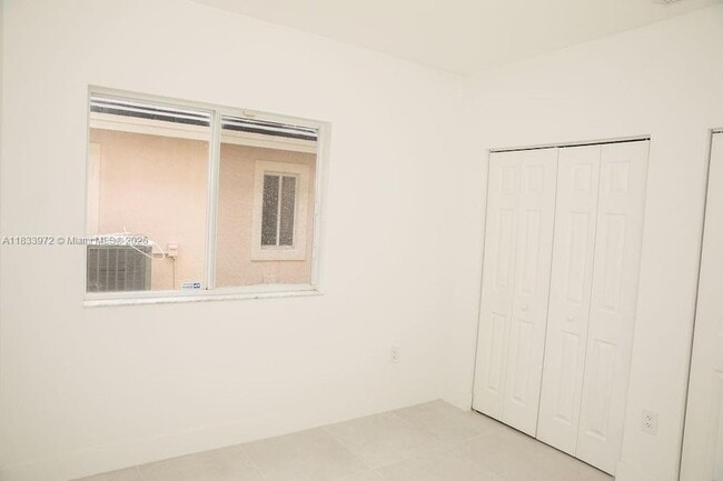 Building Photo - 273 SE 32nd Ave