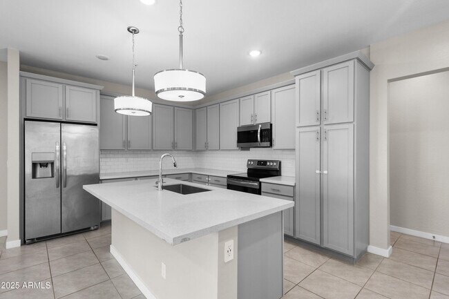 Building Photo - 155 N Lakeview Blvd