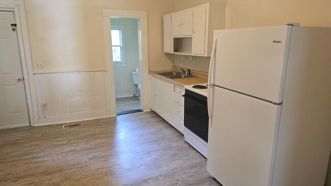 Building Photo - tryon221