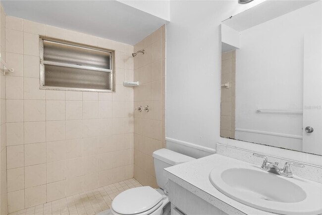 Building Photo - 2814 20th Ave Dr W