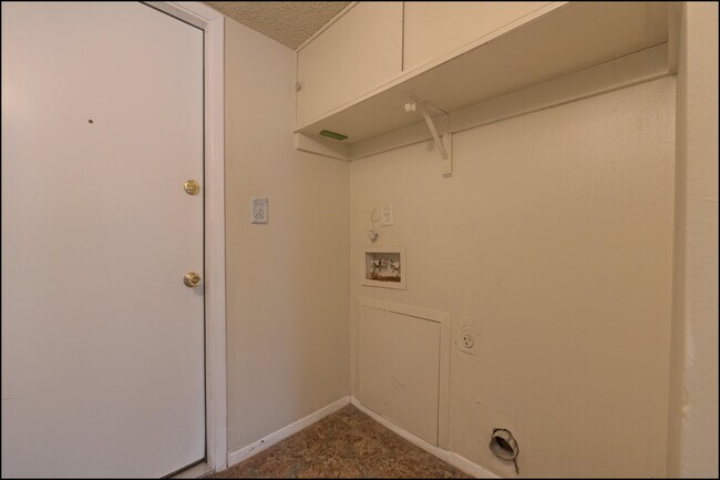 Building Photo - 4109 Roxbury Dr