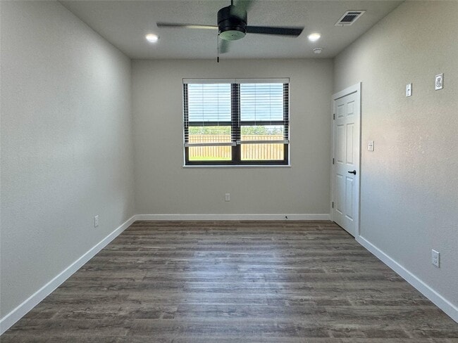 Building Photo - 530 Lucy Rd