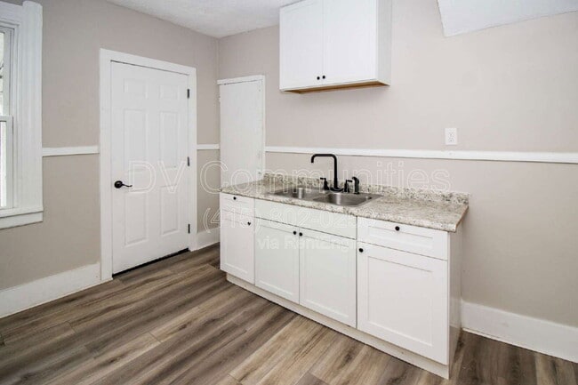 Building Photo - 2947 E 57th St