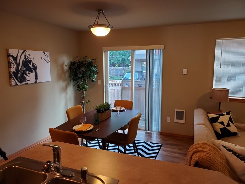 Building Photo - 176 N Township St