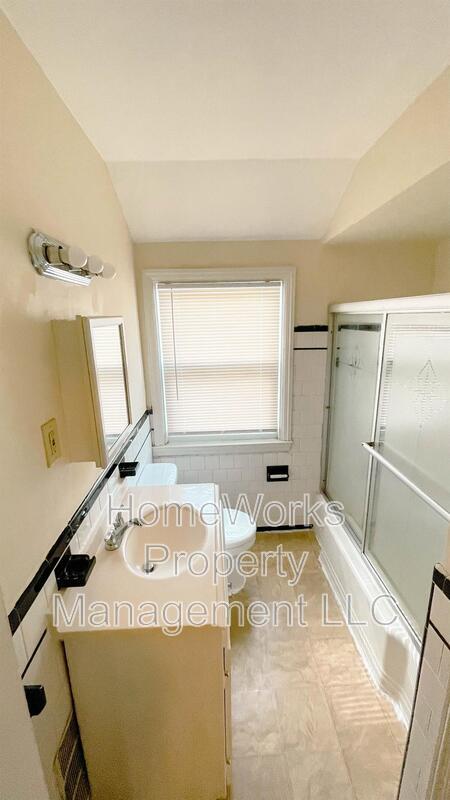 Building Photo - 4012 Clarks Ln