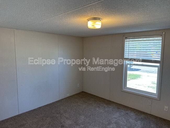 Building Photo - 178 Hollyberry Way
