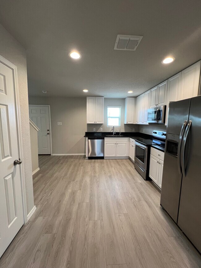 Building Photo - 5834 Machaela Trace