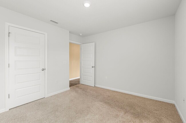 Building Photo - 5832 Viking Wy