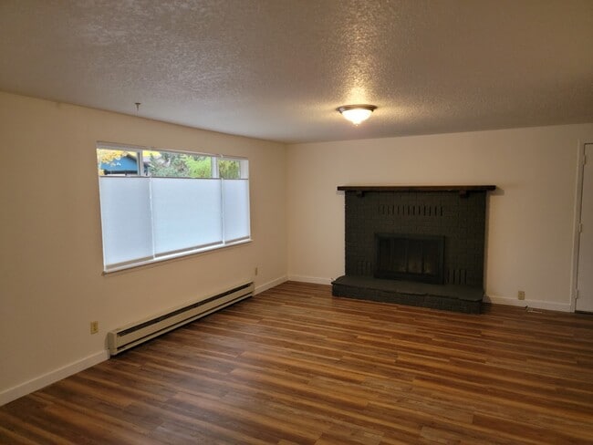 Building Photo - 111 Della Vista Dr