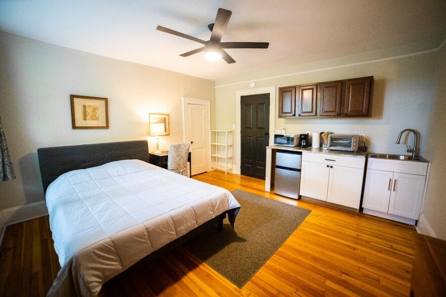 Building Photo - 801 E Marion St