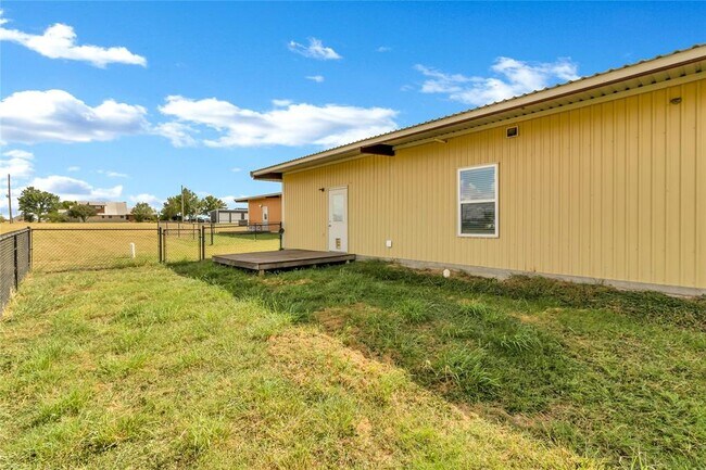 Building Photo - 1310 FM 487