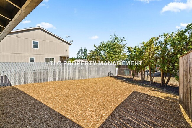 Building Photo - 824-830 North Douglas