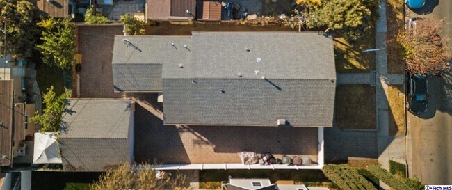 Building Photo - 666 W Lexington Dr