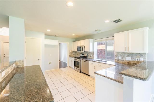 Building Photo - 9200 Warren Dr