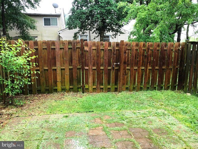 Building Photo - 21632 Shangri-La Wy