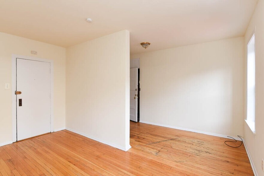Building Photo - 3306 W Schubert Ave