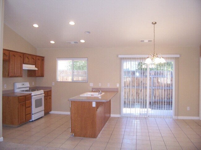 Building Photo - 1325